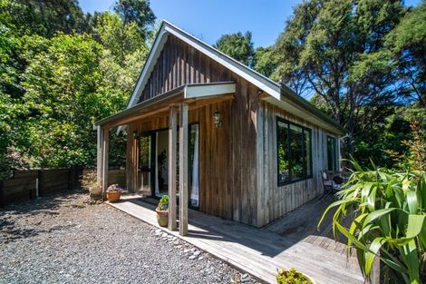 Photo of property in 6888i Christchurch Akaroa Road, Takamatua, 7581