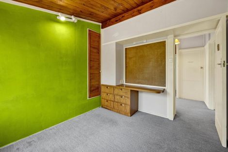 Photo of property in 15 Awanui Street, Merrilands, New Plymouth, 4312