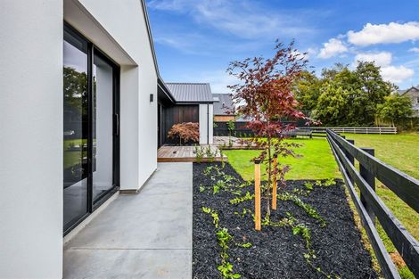 Photo of property in 6 Old Stone Lane, Cracroft, Christchurch, 8022