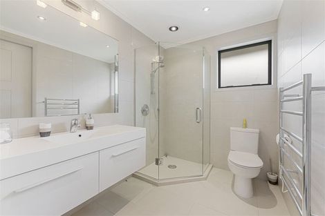 Photo of property in 22 Dawood Place, The Gardens, Auckland, 2105