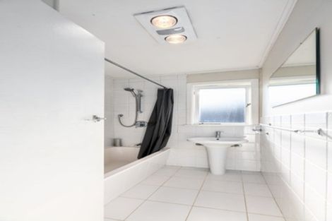 Photo of property in 18 Huruhuru Road, Massey, Auckland, 0614