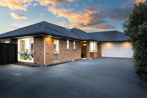 Photo of property in 21 Linkwater Way, Parklands, Christchurch, 8083