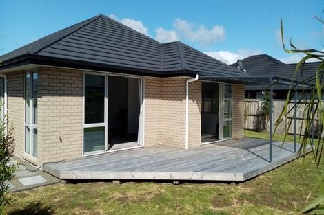 Photo of property in 11 Kaurinui Crescent, One Tree Point, 0118