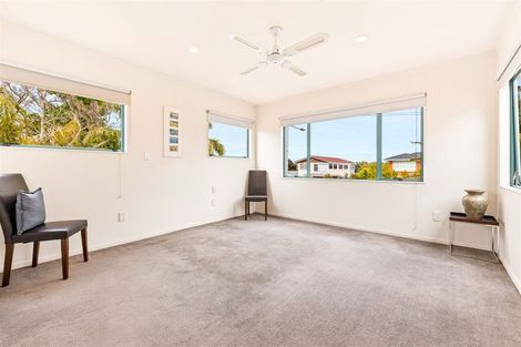 Photo of property in 122 Beach Road, Te Atatu Peninsula, Auckland, 0610