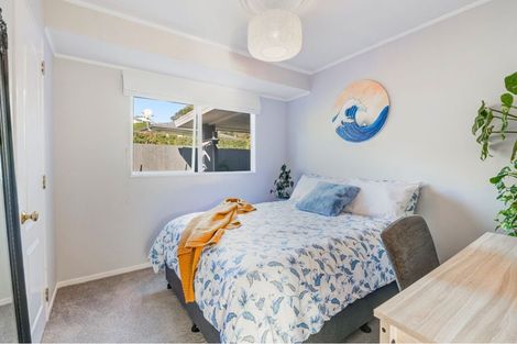 Photo of property in 19 Esther Place, Red Beach, 0932