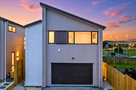 Photo of property in 53 Meadowood Drive, Unsworth Heights, Auckland, 0632