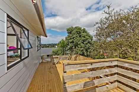 Photo of property in 1/1 Cheval Drive, Totara Vale, Auckland, 0629