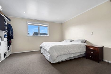 Photo of property in 12 Lane Road, Weymouth, Auckland, 2103