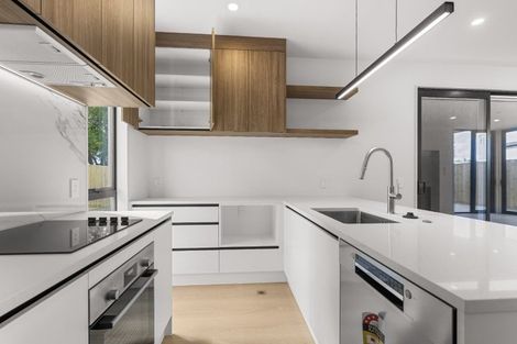 Photo of property in 4 Roberts Road, Matakatia, Whangaparaoa, 0930