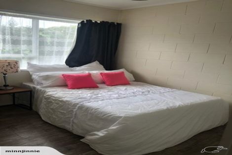 Photo of property in 1/2 Halberg Street, Glenfield, Auckland, 0629