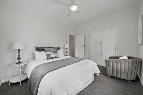 Photo of property in 24 Alberta Street, Point Chevalier, Auckland, 1022