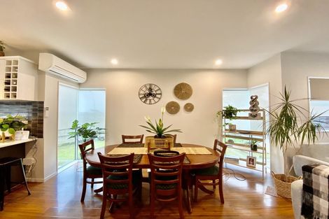 Photo of property in 27 Kereru Rise, Papakura, 2110