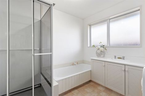 Photo of property in 2/64 Apsley Drive, Avonhead, Christchurch, 8042