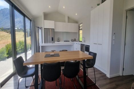 Photo of property in 16 Kinross Lane, Jacks Point, Queenstown, 9371