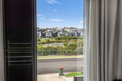 Photo of property in 18 Owen Chapman Drive, Red Beach, 0932