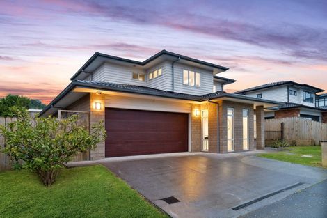 Photo of property in 16 Midhurst Avenue, Henderson, Auckland, 0612