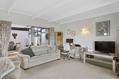 Photo of property in 2/178 Stapleford Crescent, Browns Bay, Auckland, 0630