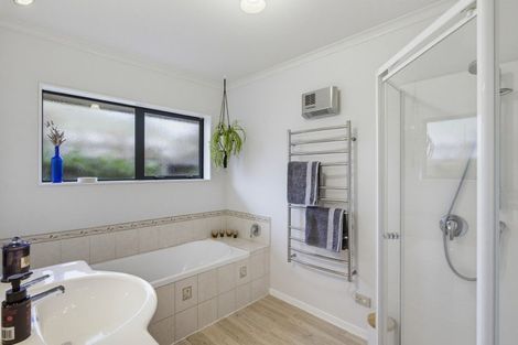 Photo of property in 20 Gandalf Crescent, Paraparaumu, 5032