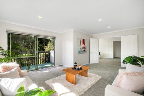 Photo of property in 1/4 De Havilland Drive, Goodwood Heights, Auckland, 2105