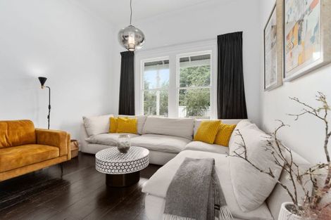 Photo of property in 250 Main Street, Greytown, 5712