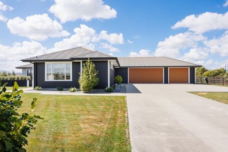 Photo of property in 33 Hartwell Drive, Kelvin Grove, Palmerston North, 4470