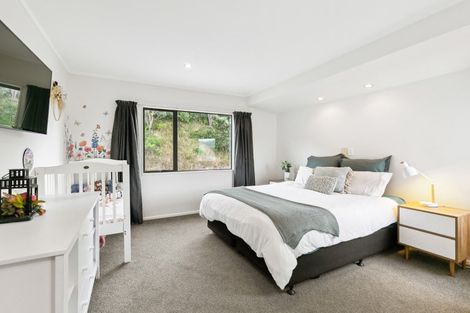 Photo of property in 13 Chastudon Place, Tawa, Wellington, 5028