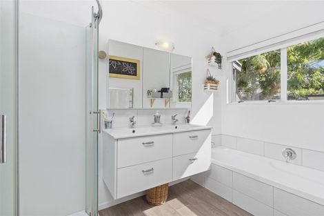 Photo of property in 6 Armitage Place, Tuakau, 2121