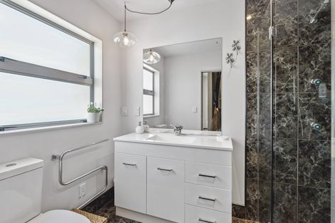 Photo of property in 11 Metzenthin Close, Raumati South, Paraparaumu, 5032