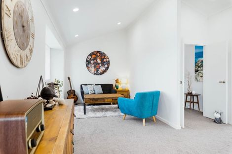 Photo of property in 2/19 Limmer Place, Browns Bay, Auckland, 0632