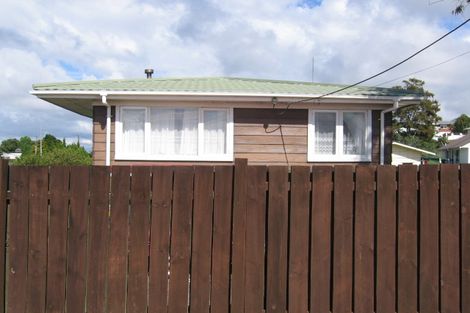 Photo of property in 2/694 East Coast Road, Pinehill, Auckland, 0632