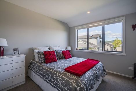 Photo of property in 18 Topping Place, Whitianga, 3510