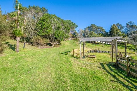 Photo of property in 341 Kanohi Road, Kaukapakapa, 0873