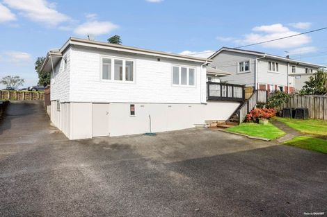 Photo of property in 1/934 East Coast Road, Northcross, Auckland, 0630