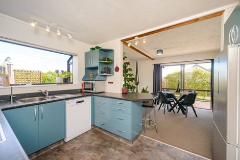 Photo of property in 32 Suzanne Grove, Kelvin Grove, Palmerston North, 4414