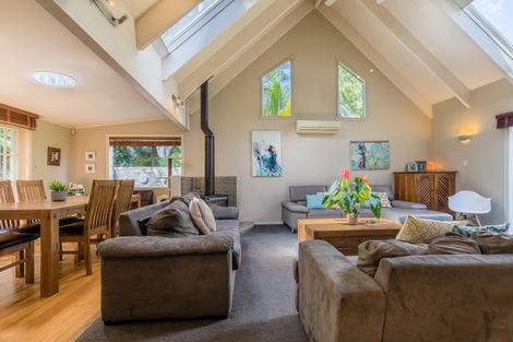 Photo of property in 33 Warner Park Avenue, Laingholm, Auckland, 0604