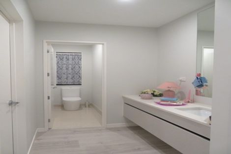 Photo of property in 127 Colonial Drive, Silverdale, 0932