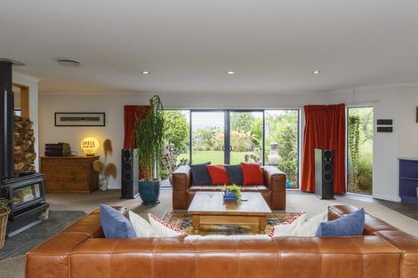 Photo of property in 57 Waicola Drive, Fitzherbert, Palmerston North, 4471