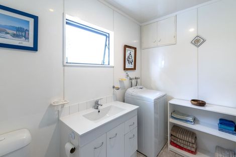 Photo of property in 2 Sand Dune Grove, Waikawa Beach, Levin, 5573