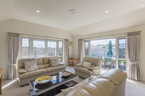 Photo of property in 13 Morepork Drive, Waikanae, 5036