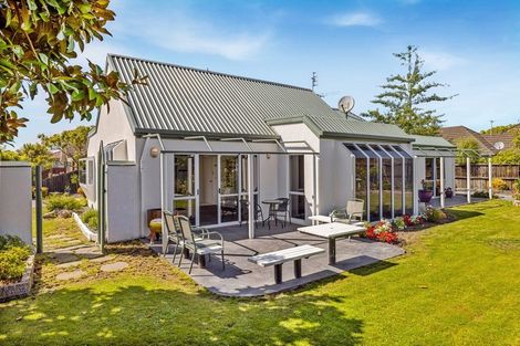 Photo of property in 70 Regency Crescent, Redwood, Christchurch, 8051
