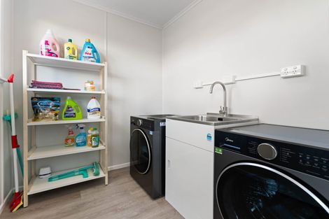 Photo of property in 24 Cobham Crescent, Kelston, Auckland, 0602