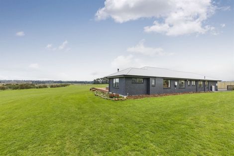 Photo of property in 52 Centre Road, Aokautere, Palmerston North, 4471