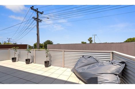 Photo of property in 137 Carlisle Road, Northcross, Auckland, 0632