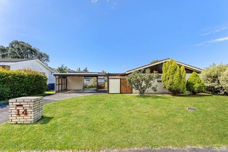 Photo of property in 14 Borrowdace Avenue, Botany Downs, Auckland, 2010