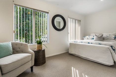 Photo of property in 13 Altair Place, Windsor Park, Auckland, 0632