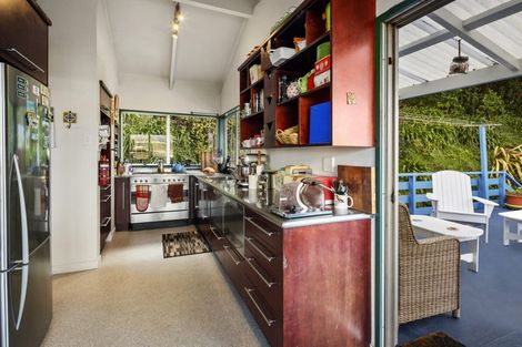 Photo of property in 140a Queens Drive, Lyall Bay, Wellington, 6022