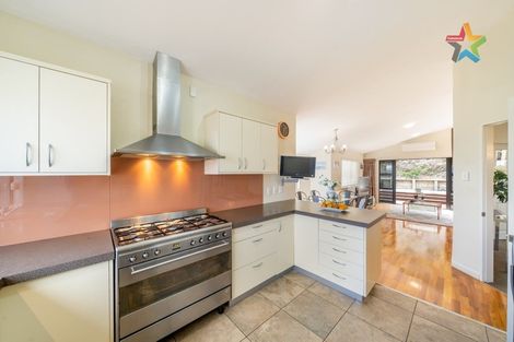 Photo of property in 93 Cedar Street, Maungaraki, Lower Hutt, 5010