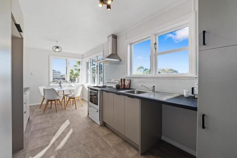 Photo of property in 102 Carisbrooke Street, Aranui, Christchurch, 8061