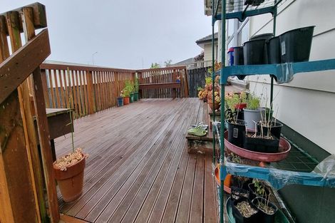 Photo of property in 17 Barbados Drive, Unsworth Heights, Auckland, 0632