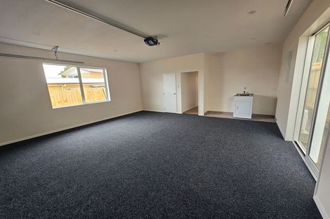 Photo of property in 1c Taupiko Place, Green Bay, Auckland, 0604